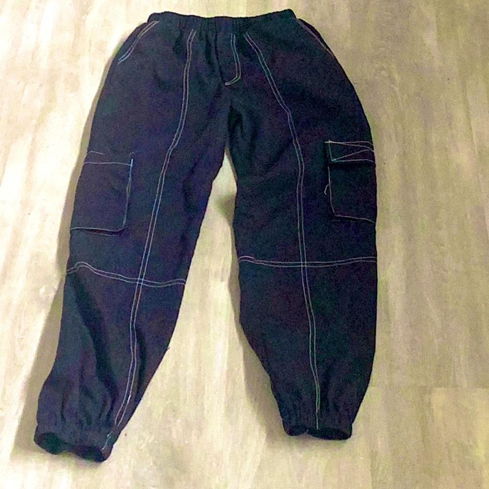 Black cargo stitched pants